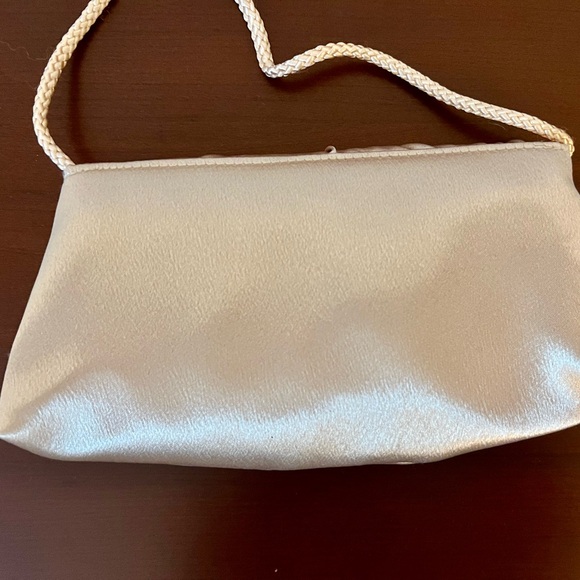 La Regale Women Crossbody Bag - Picture 2 of 6